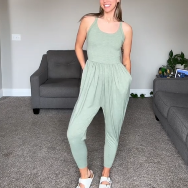 🥳2026 HOT SALE🥳💞50K+ SOLD!💥👵🦋 50% OFF! Twisted U-Neck Harem Jumpsuit – Flattering U-neck, gentle twist detail softens tummy. Side pockets for phone or specs. Easy pull-on, no tricky zips. Your new go-to for casual days. 🌸✨